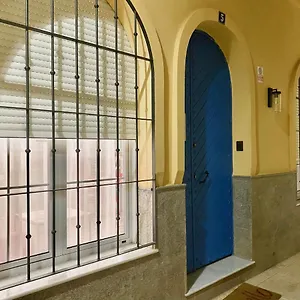 https://apartamentos-la-puerta-azul-el-bajondillo-torremolinos.es-andalucia.com